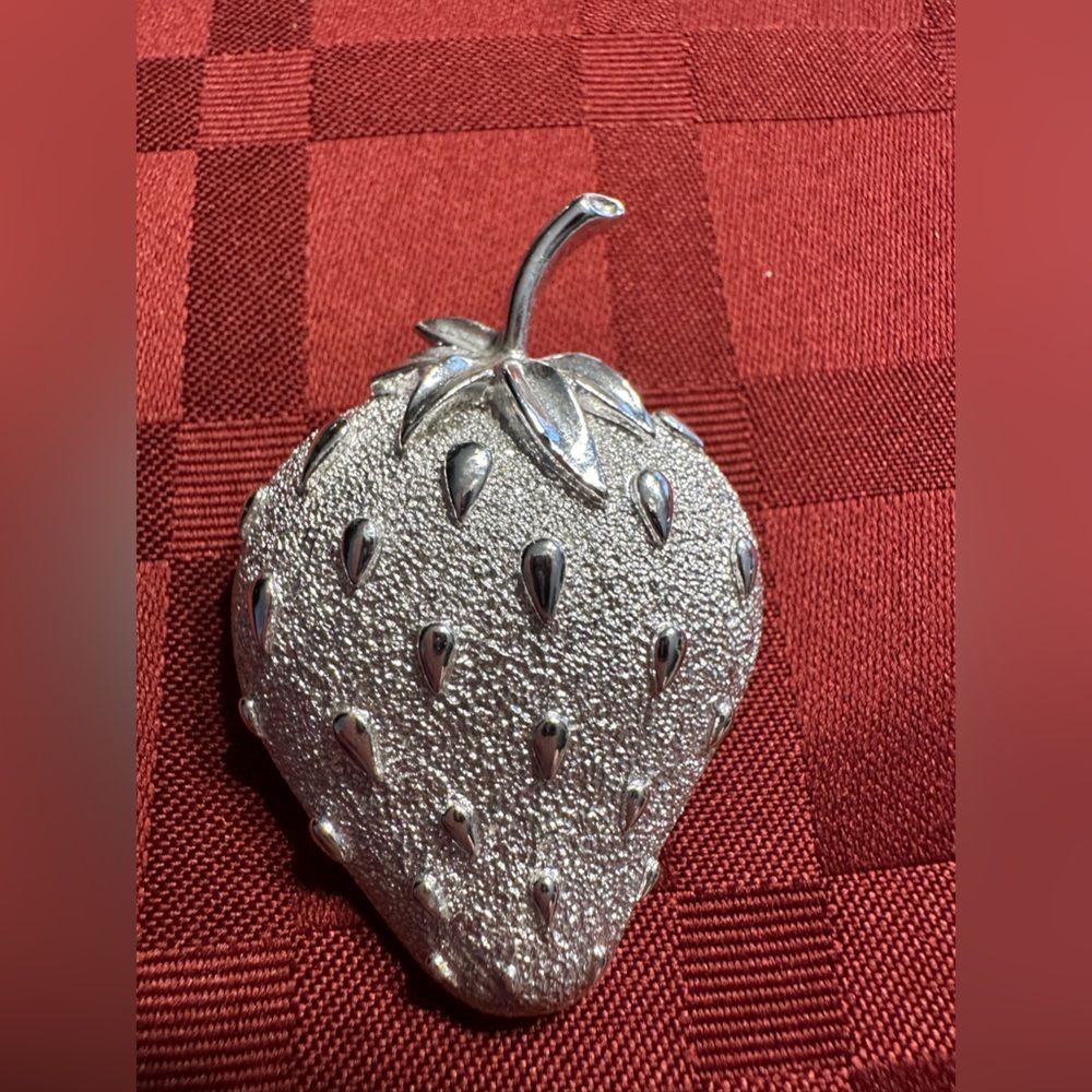 Vintage Sarah Coventry Silver Strawberry Pin Brooch